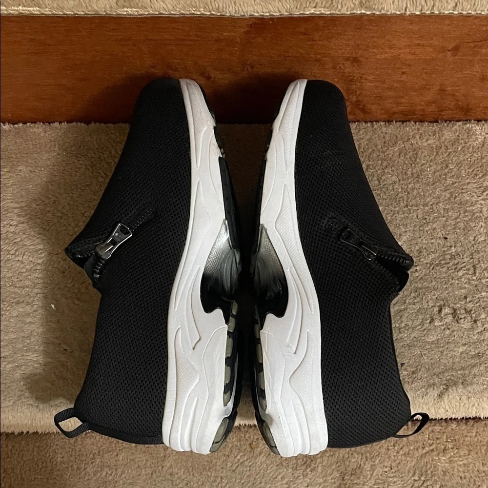 DREW Black Mesh Slip-On Sneakers with White Soles Size 9.5 Like New Condition
